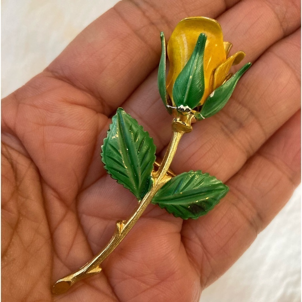 Yellow Stemmed Rose Vintage Brooch Green Leaves‎